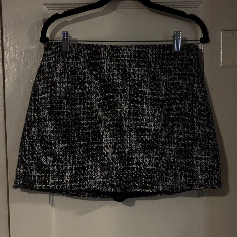 Abercrombie & Fitch Black and White Mini Skort